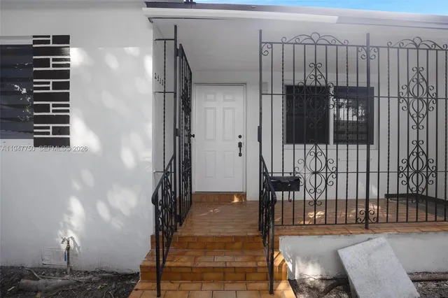 $2,600 | 2530 Southwest 16th Terrace, Unit 1, Miami, FL 33145