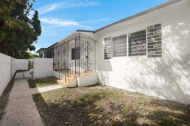 $2,600 | 2530 Southwest 16th Terrace, Unit 1, Miami, FL 33145