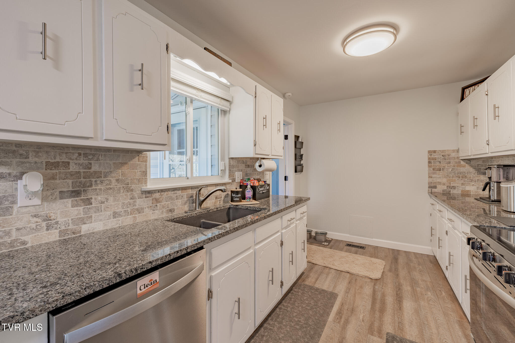 649 Gap Creek Road Elizabethton, TN 37643 - Photo 7 of 46 1R9A2940-HDR