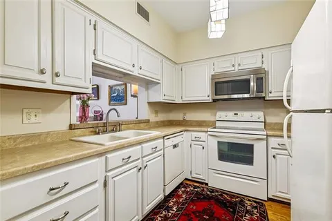 $359,000 | 800 Burgundy, Unit 223, Metairie, LA 70005
