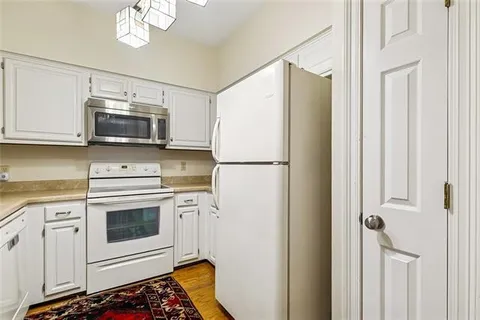 $359,000 | 800 Burgundy, Unit 223, Metairie, LA 70005