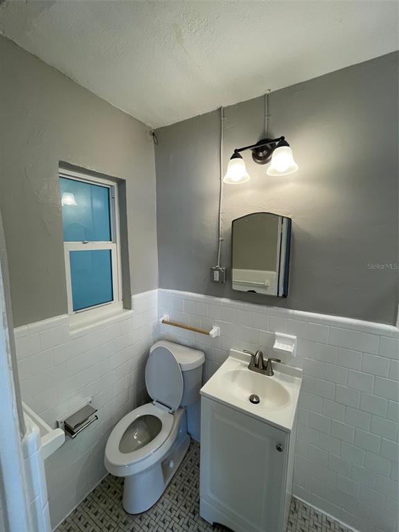 707 Rosery Road Northwest, Unit 3 Largo, FL 33770 - Photo 7 of 10 a bathroom with a toilet sink and mirror
