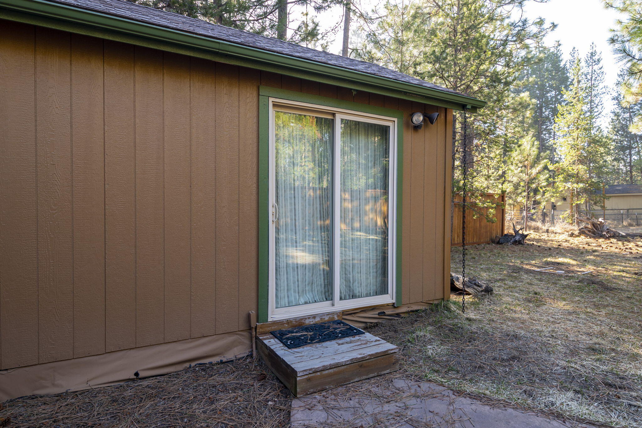 17285 Jacinto Road Bend, OR 97707 - Photo 30 of 47 a backyard of a house