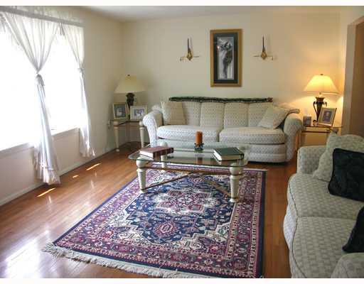 311 Ritter Road South Sewickley, PA 15143 - Photo 3 of 8 Living Room.