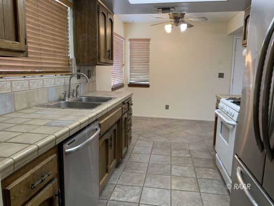 620 Garis Avenue Ridgecrest, CA 93555 - Photo 7 of 30 Gallery Image 7