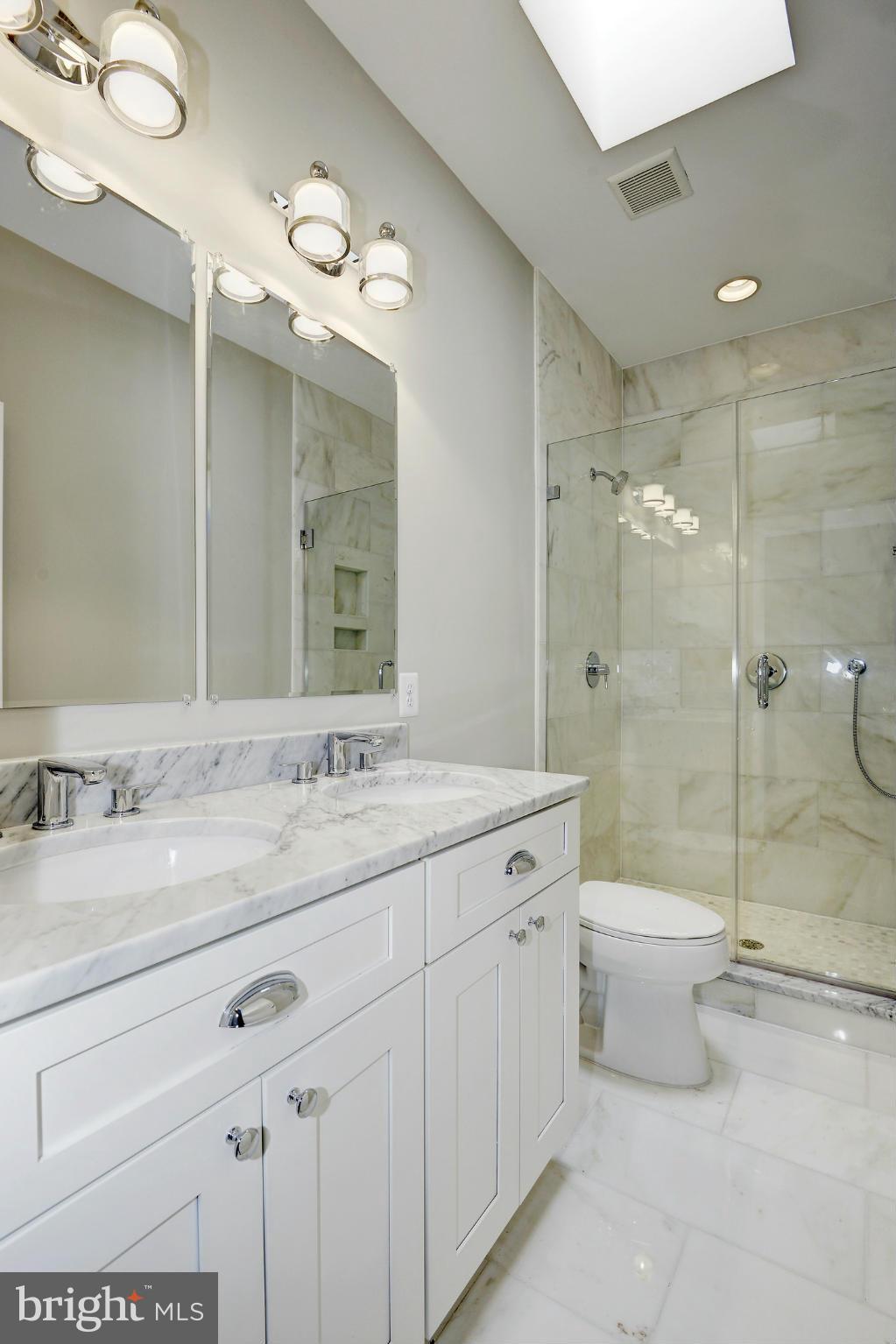 902 11th Street Northeast Washington, DC 20002 - Photo 19 of 30 Bath (Master)