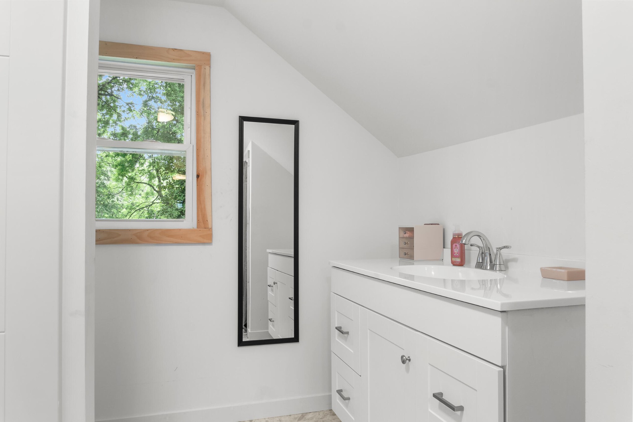 352 West Rhea Avenue Spring City, TN 37381 - Photo 20 of 23 a bathroom with a sink vanity and a mirror