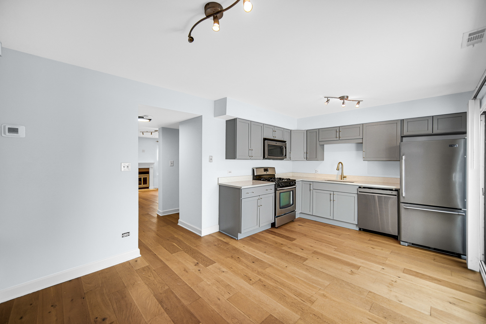 6318 Prideham Street Downers Grove, IL 60516 - Photo 7 of 20