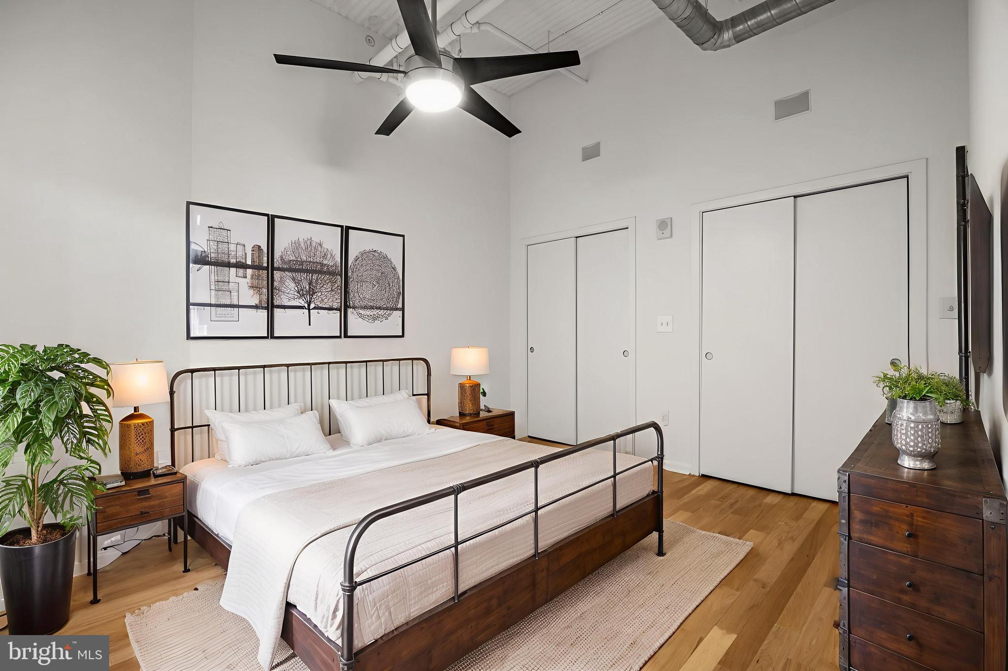 2200-28 Arch Street, Unit 716 Philadelphia, PA 19103 - Photo 13 of 35 a bedroom with a large bed and a chandelier