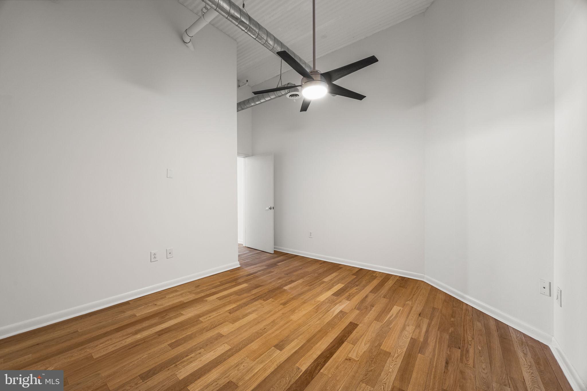 2200-28 Arch Street, Unit 716 Philadelphia, PA 19103 - Photo 14 of 35 a view of empty room with fan