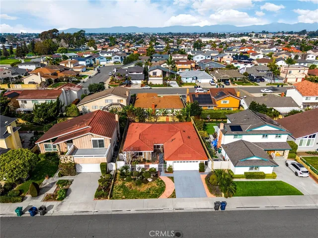 $1,600,000 | 6781 Bridgewater Drive, Huntington Beach, CA 92647