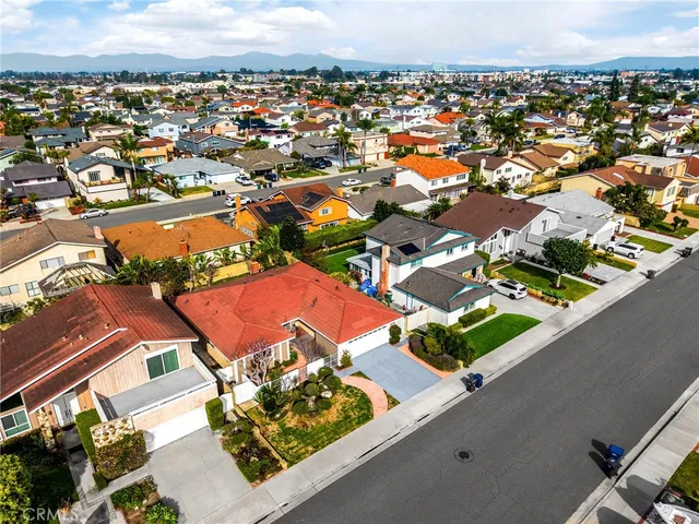 $1,600,000 | 6781 Bridgewater Drive, Huntington Beach, CA 92647