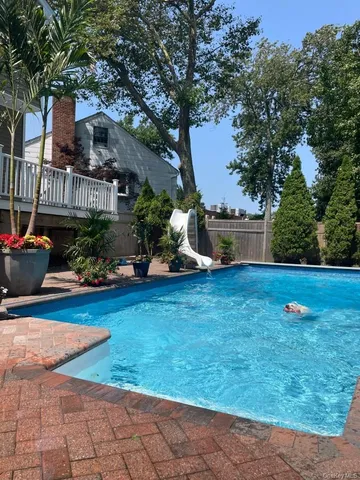 $1,599,000 | 2043 Ripley Lane, Merrick, NY 11566