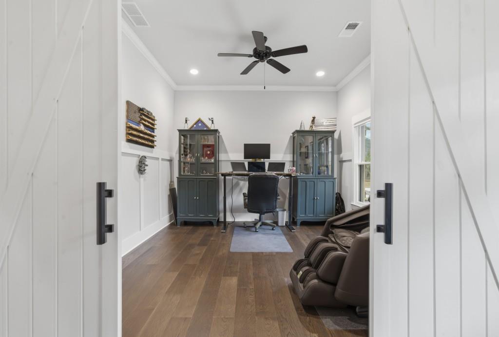 1231 Spinnaker Road Buckhead, GA 30625 - Photo 12 of 86 a view of a room with gym equipment