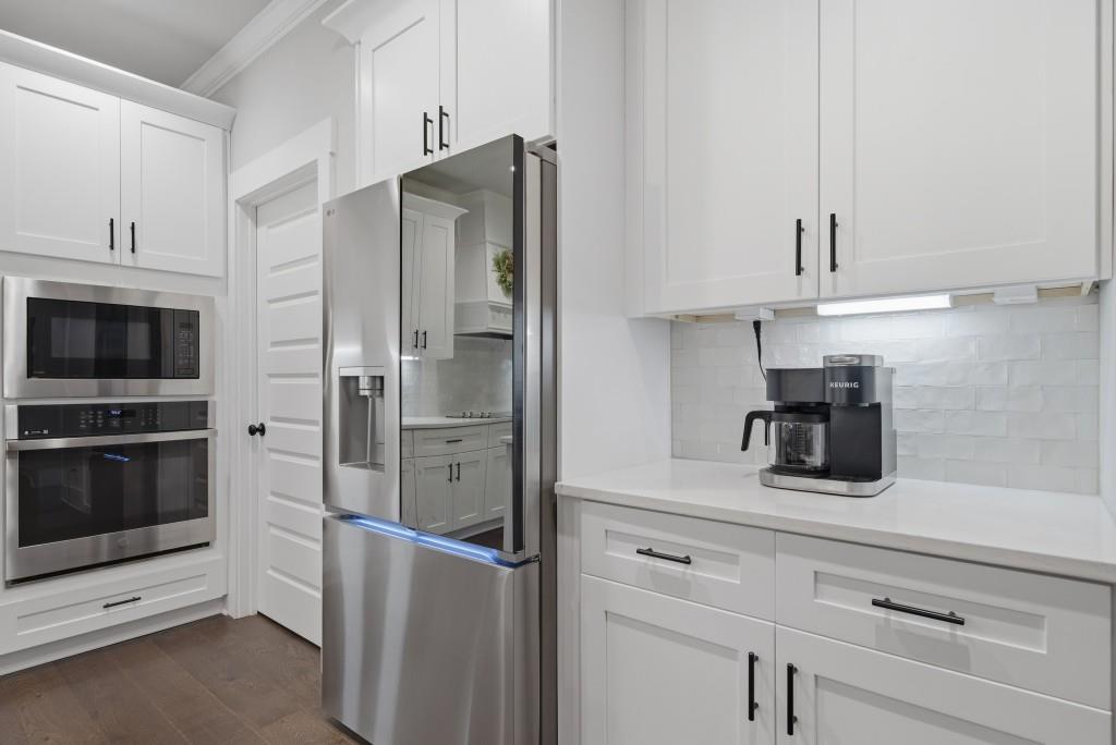 1231 Spinnaker Road Buckhead, GA 30625 - Photo 20 of 86 a kitchen with stainless steel appliances a refrigerator and a stove top oven