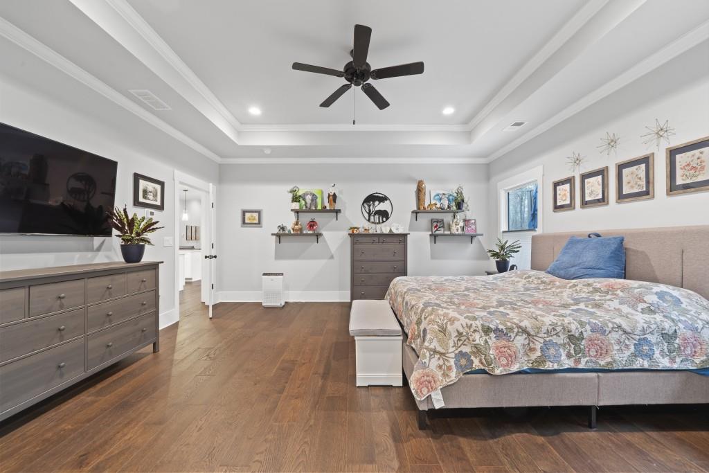 1231 Spinnaker Road Buckhead, GA 30625 - Photo 44 of 86 a bedroom with a large bed and a flat screen tv