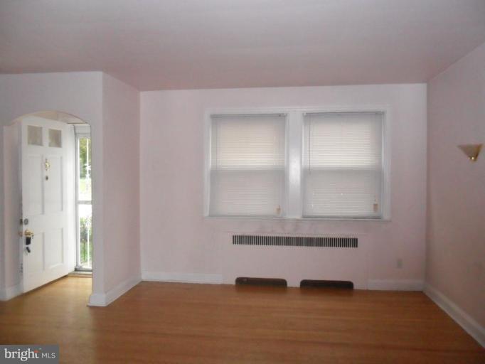 1613 Shadyside Road Baltimore, MD 21218 - Photo 4 of 11 Living Room #2