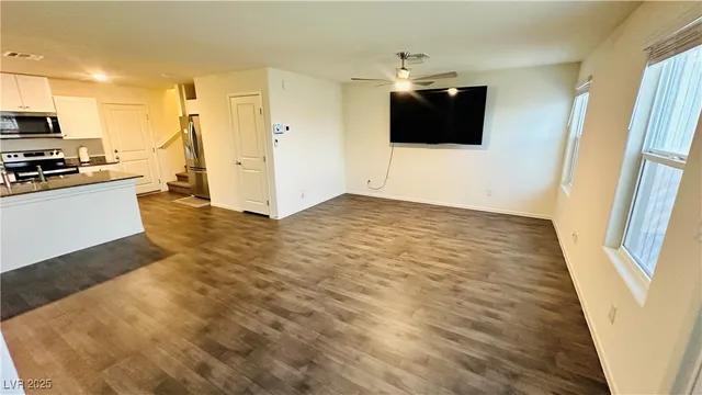 $1,850 | 7933 Whisper Words Avenue, Las Vegas, NV 89113