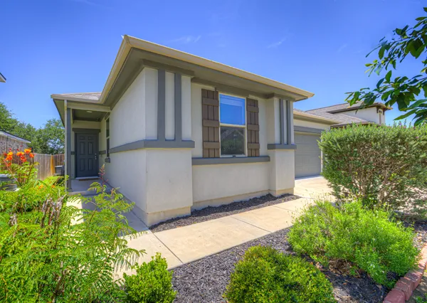 $2,150 | 216 Mary Max Circle, San Marcos, TX 78666