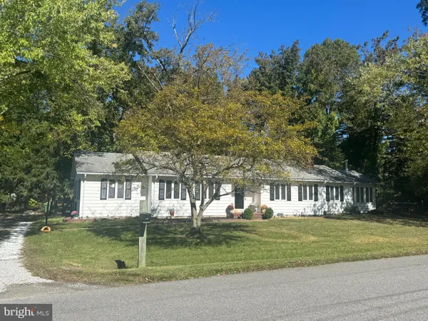 a view of house with a yard