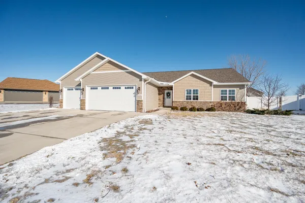 $464,900 | 2125 Fox Point Court, De Pere, WI 54115