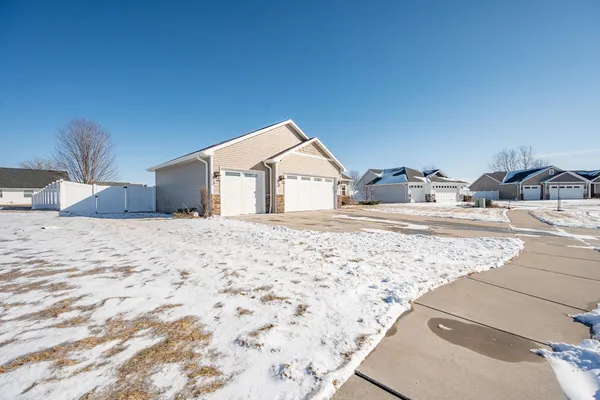 $464,900 | 2125 Fox Point Court, De Pere, WI 54115