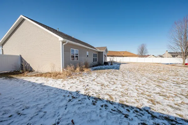 $464,900 | 2125 Fox Point Court, De Pere, WI 54115
