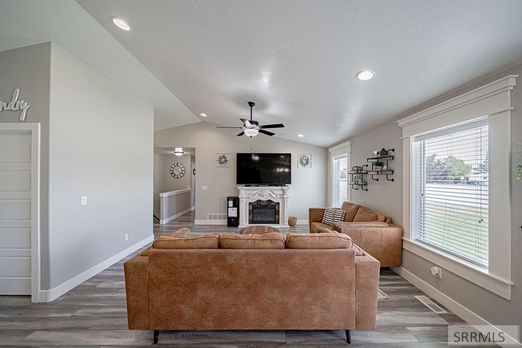 3030 North Waverly Road Idaho Falls, ID 83401 - Photo 8 of 32