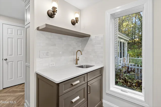 $699,800 | 91 Darroch Road, Bethlehem, NY 12054