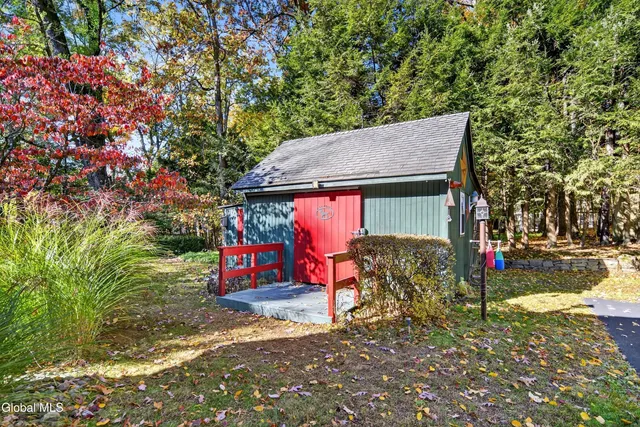 $699,800 | 91 Darroch Road, Bethlehem, NY 12054