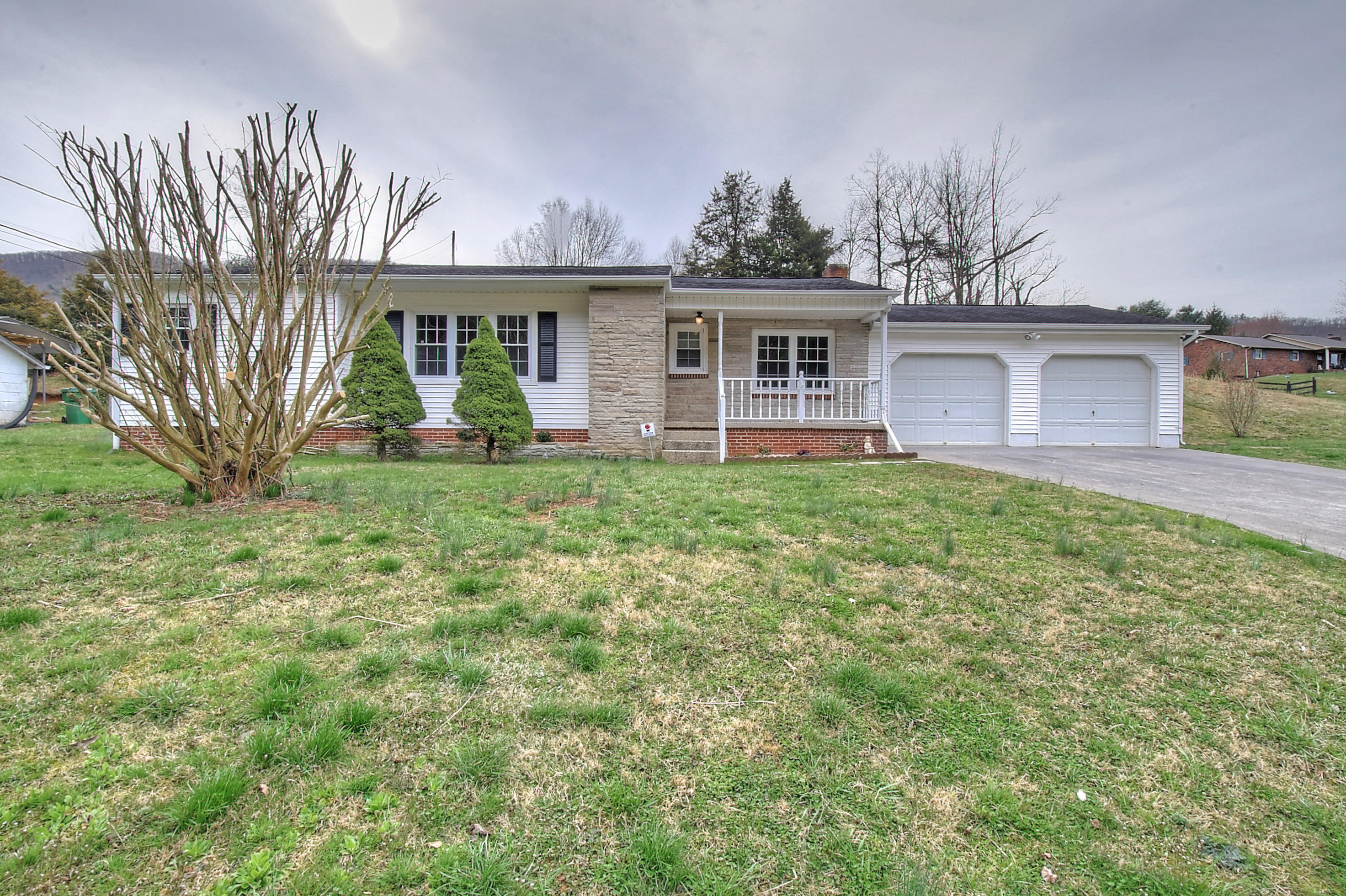 842 Blue Springs Road Elizabethton, TN 37643 - Photo 1 of 35 DSC_0001_2_3_4_5_6