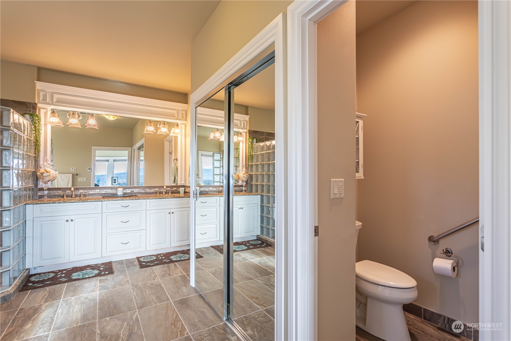 1869 Broadway Place Wenatchee, WA 98801 - Photo 16 of 39