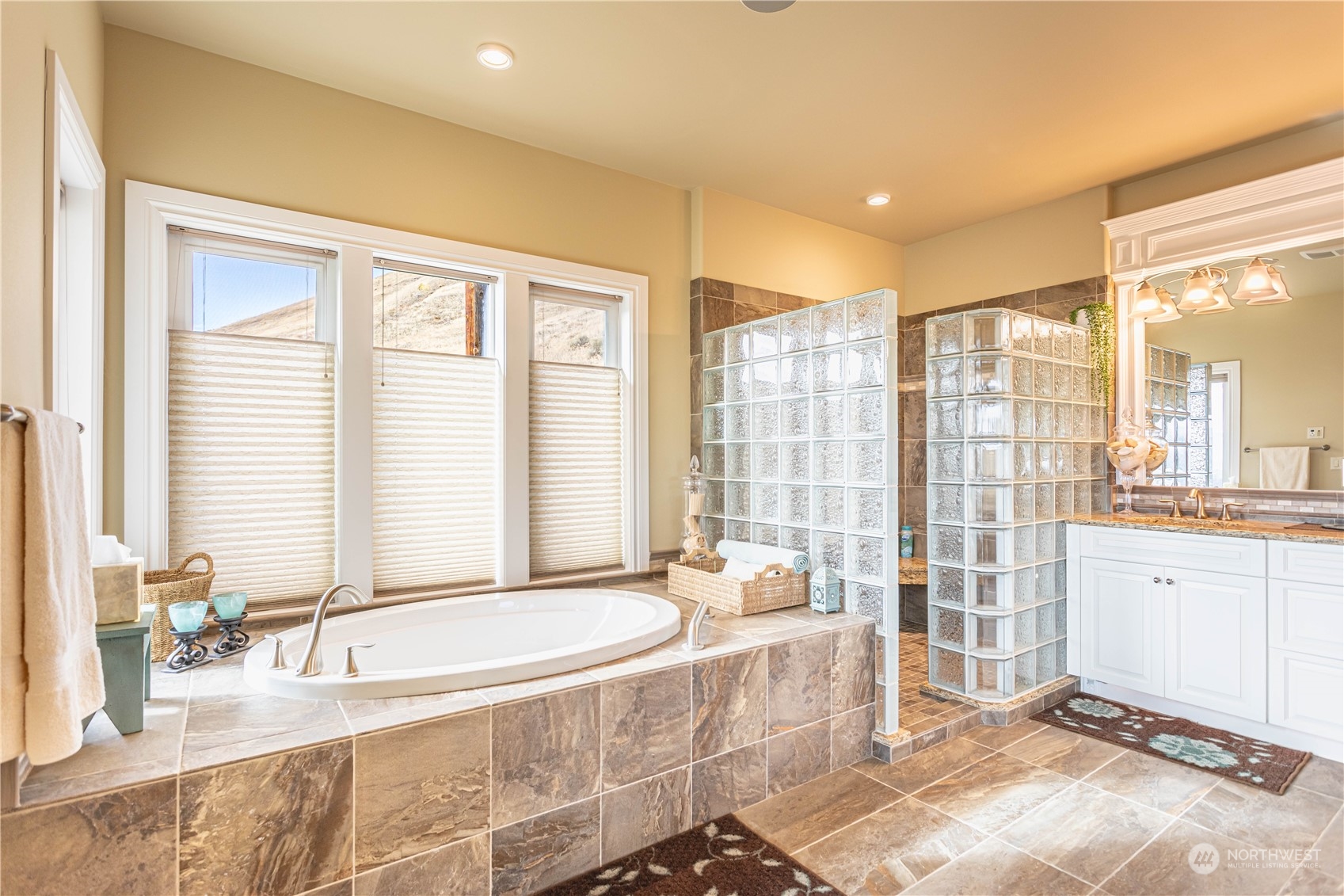 1869 Broadway Place Wenatchee, WA 98801 - Photo 17 of 39