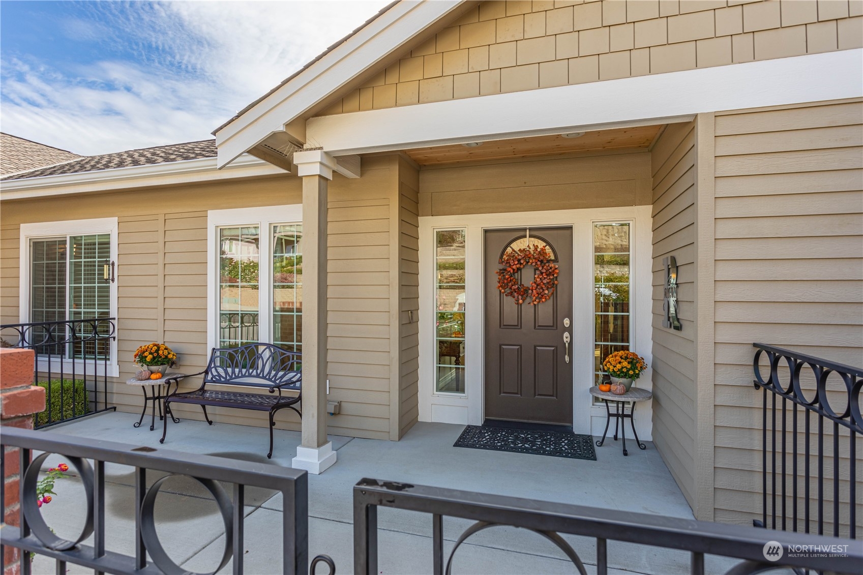 1869 Broadway Place Wenatchee, WA 98801 - Photo 2 of 39