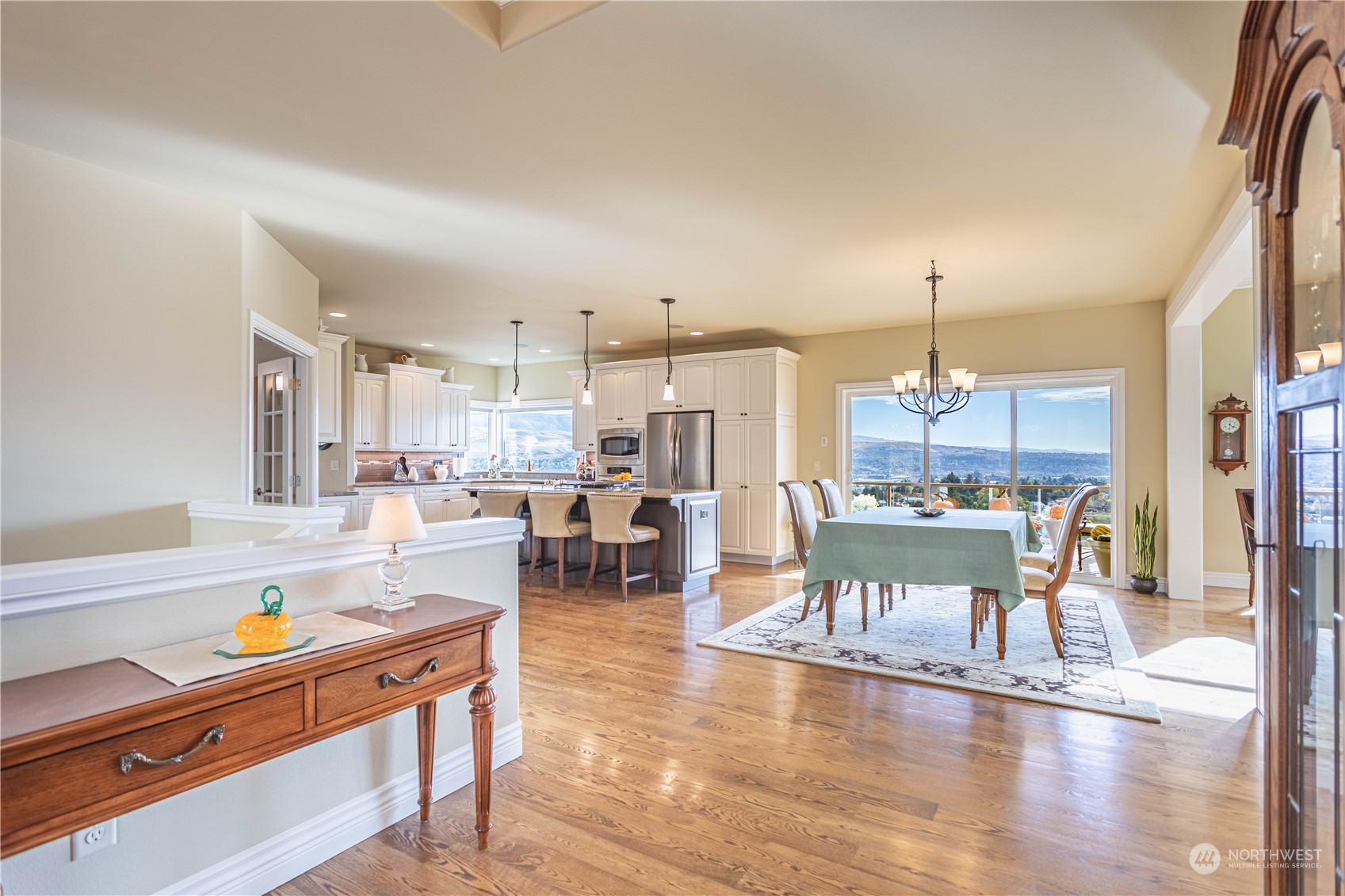 1869 Broadway Place Wenatchee, WA 98801 - Photo 4 of 39