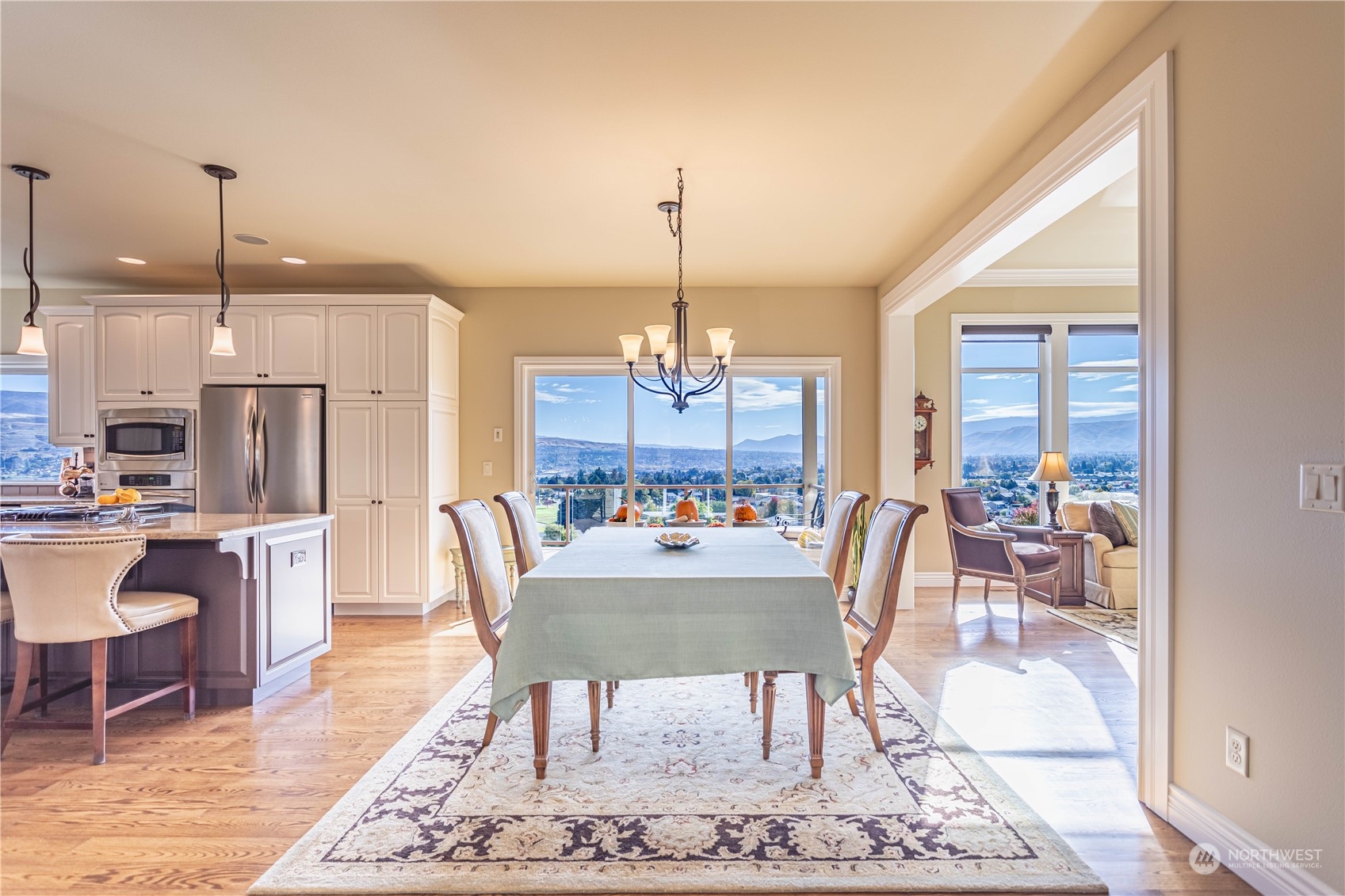 1869 Broadway Place Wenatchee, WA 98801 - Photo 5 of 39