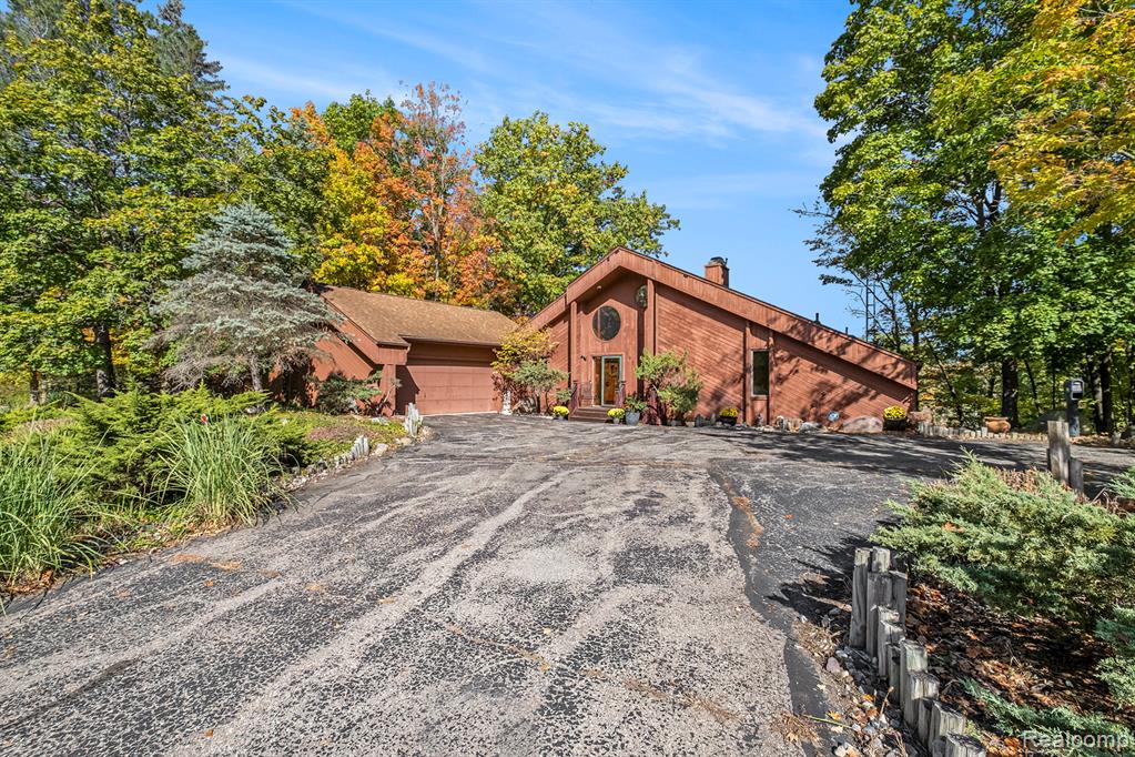 7372 East River Road Flushing, MI 48433 - Photo 1 of 40