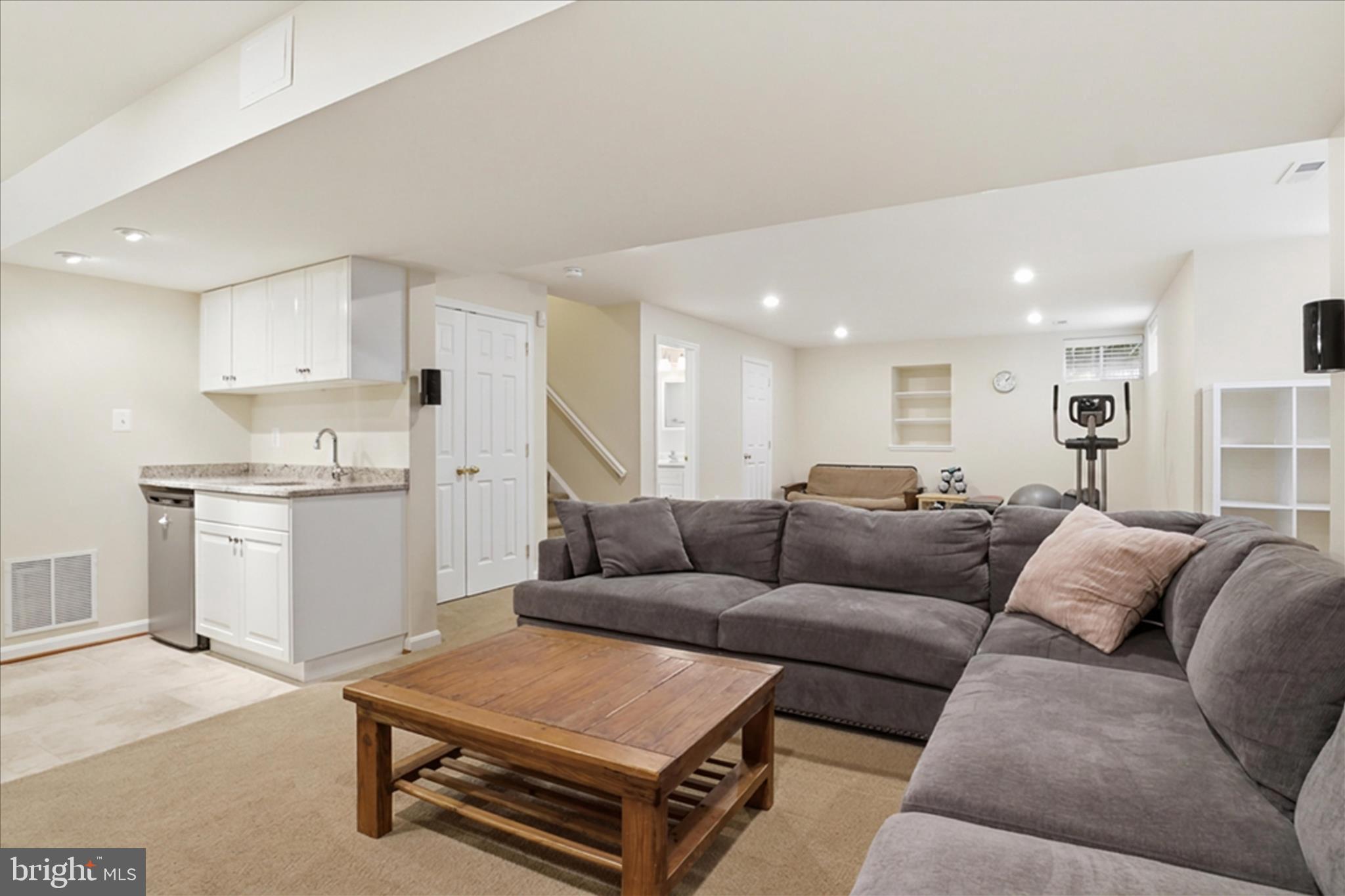25352 Ripleys Field Drive Chantilly, VA 20152 - Photo 27 of 54 a living room with furniture and kitchen view