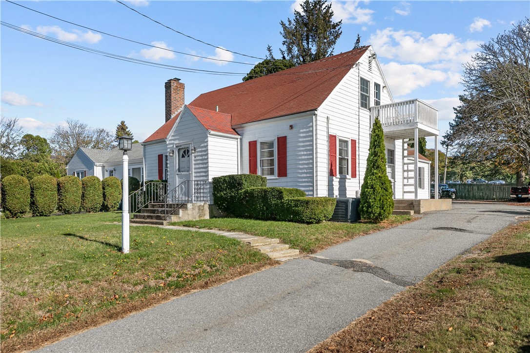 74 Valley Road Middletown, RI 02842 - Photo 2 of 48