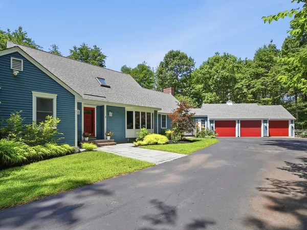 $1,095,000 | 3 Indian Ridge Road, Atkinson, NH 03811