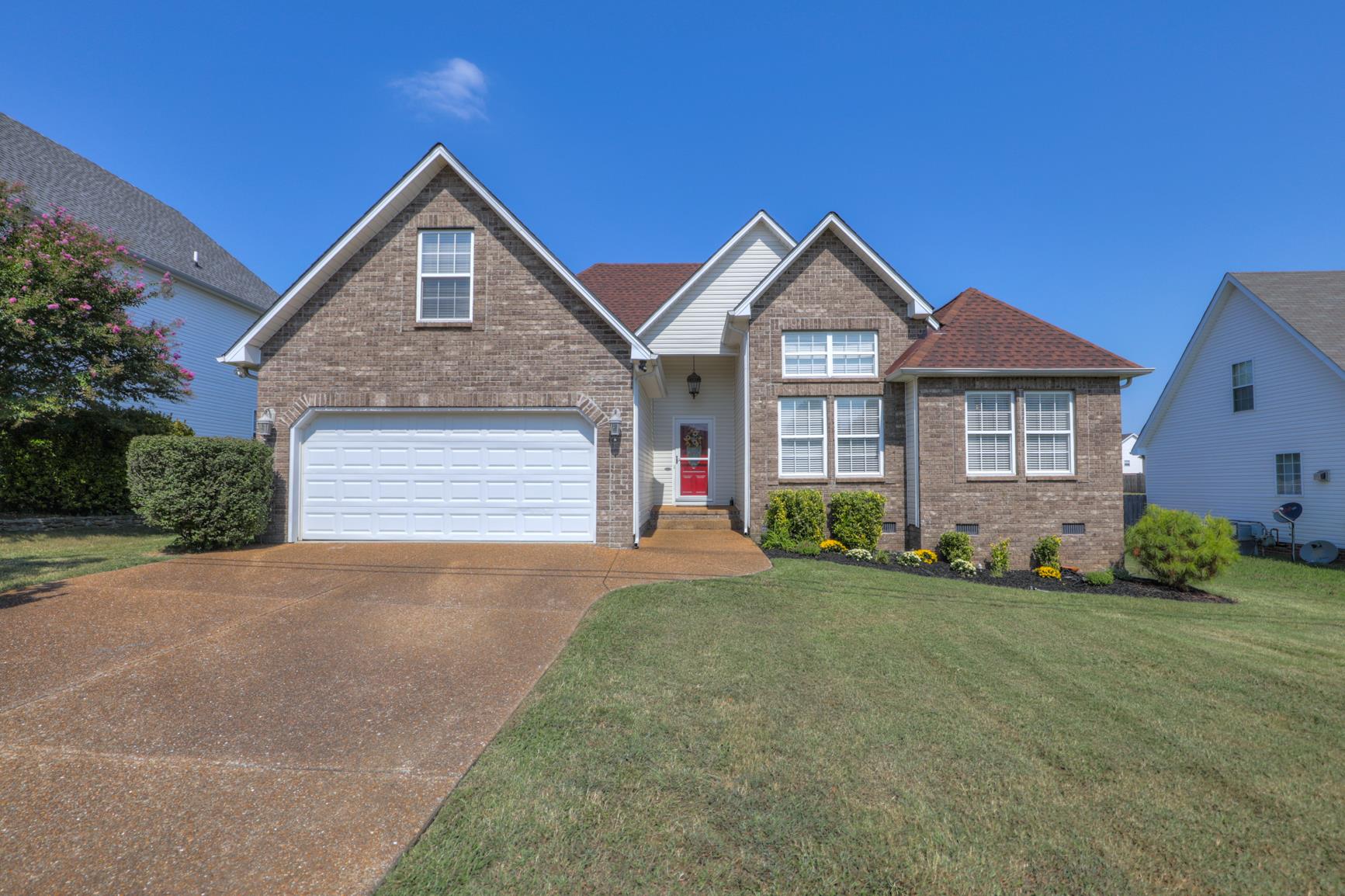 Welcome to your new located in Golf View Estates. This one level living home comes completely furnished with all new appliances, a brand new roof, screened porch and is ready for its new owner. Bonus room 2nd floor. 