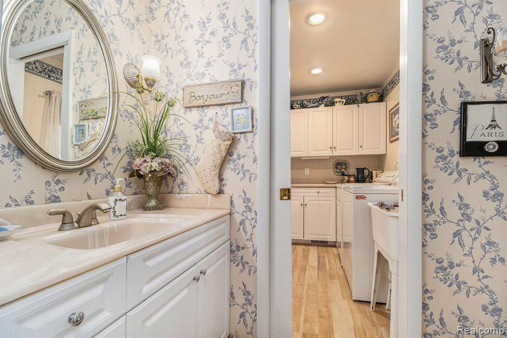 1129 Dolliver Street Rochester Hills, MI 48306 - Photo 22 of 48