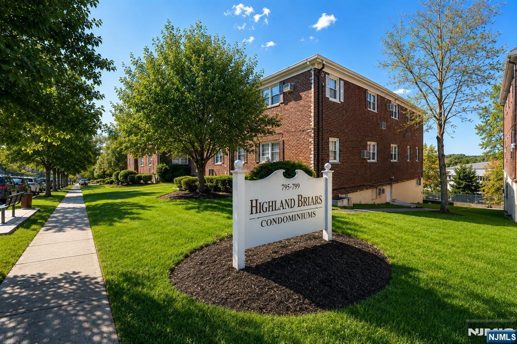 721 Broad Avenue, Unit 5A Ridgefield, NJ 07657 - Photo 3 of 4
