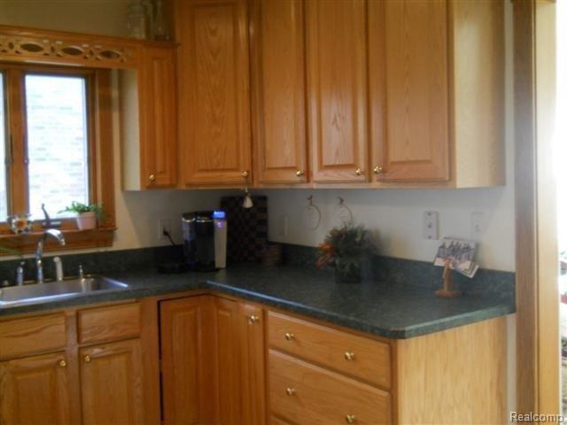 86 Muir Road Grosse Pointe, MI 48236 - Photo 8 of 10 muir 027 (Small).jpg