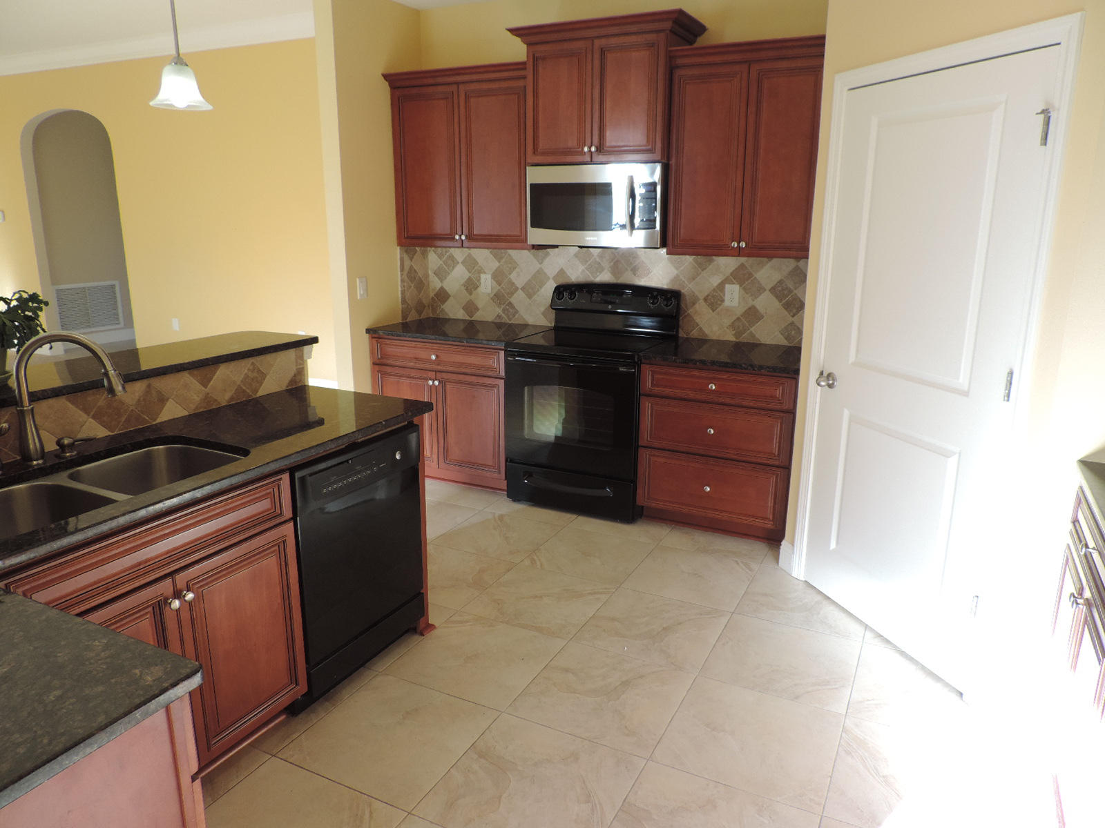 4412 Mirada Way Crestview, FL 32539 - Photo 4 of 17 Kitchen
