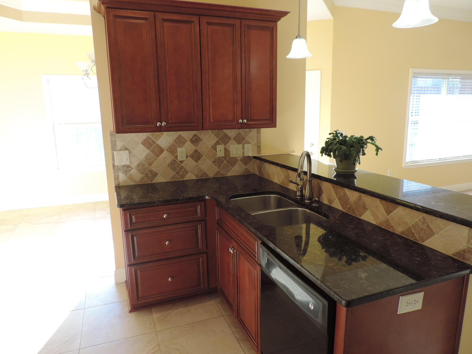 4412 Mirada Way Crestview, FL 32539 - Photo 5 of 17 Kitchen