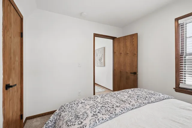 $299,000 | 1981 Minnehaha Avenue East, St. Paul, MN 55119