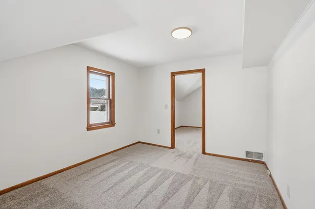 $299,000 | 1981 Minnehaha Avenue East, St. Paul, MN 55119