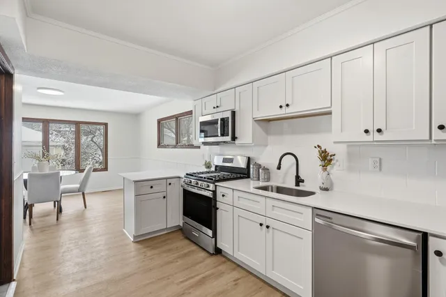 $299,000 | 1981 Minnehaha Avenue East, St. Paul, MN 55119