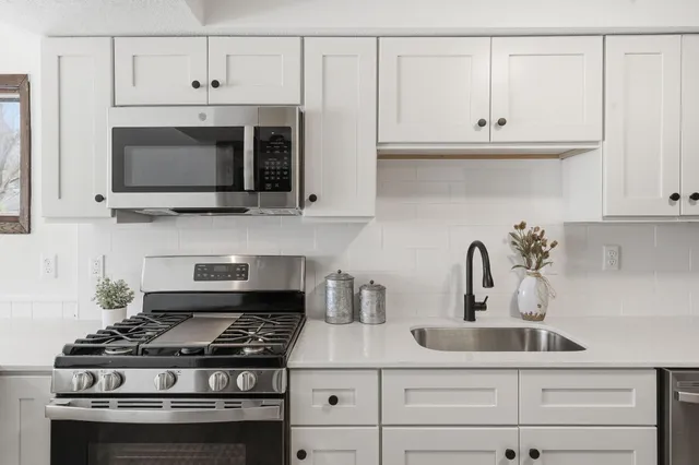 $299,000 | 1981 Minnehaha Avenue East, St. Paul, MN 55119